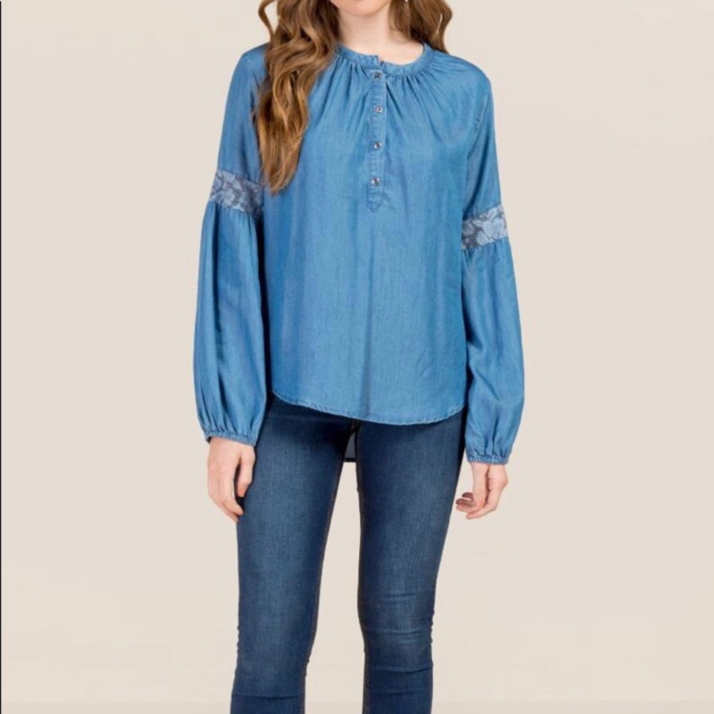 Francesca’s Chambray Top Sz S